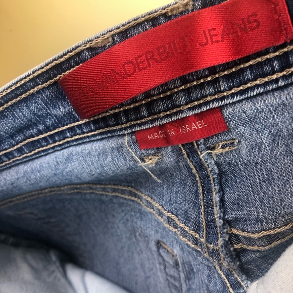 Gloria Vanderbilt - Picture 7 of 8